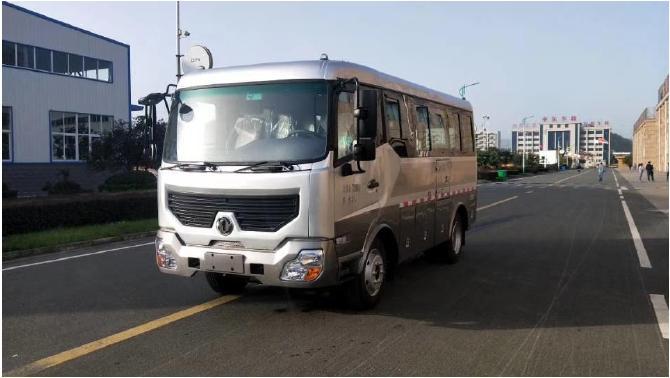 東風四驅森林越野運兵車